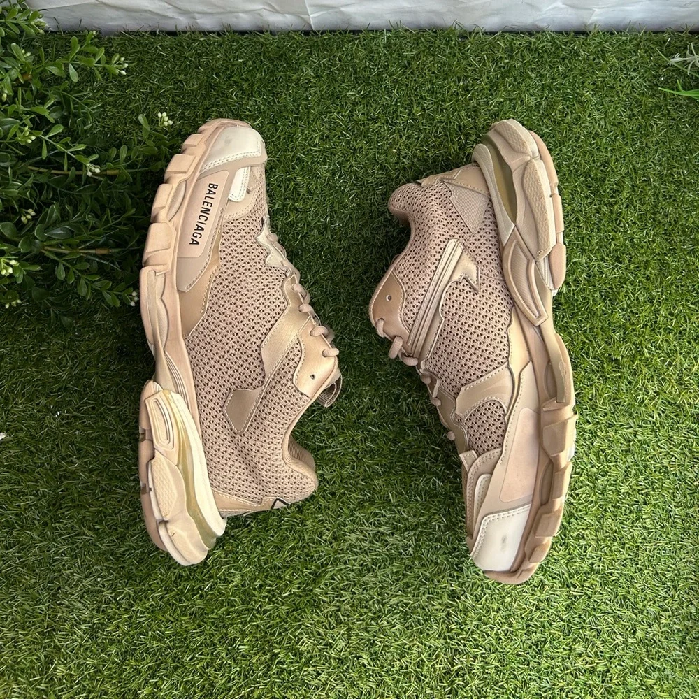 BALENCIAGA
Track.3 Sneakers - Balenciaga - Beige Mix
$1,025 Sz 42 men 9 women 12 - Picture 16 of 17
